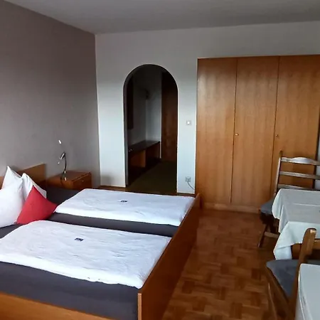 Geraeumiges Ferienhaus Mit Privatem Garten *