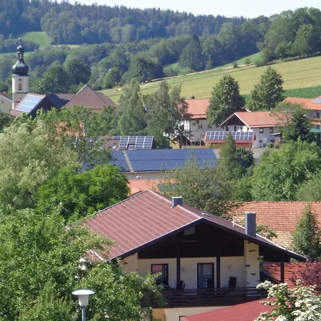 Hébergement de vacances Geraeumiges Ferienhaus Mit Privatem Garten Neukirchen beim Heiligen Blut